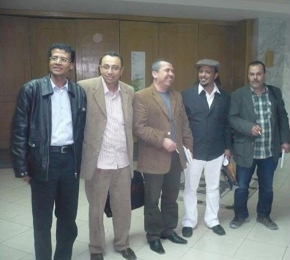من الذكريات صورة في مهرجان قصيدة النثر في القاهرة - 2009  نقابة الصحفيين  مع الشعراء :  إيهاب خليفة - ، فارس خضر ، نديم الوزة ، إدريس علوش